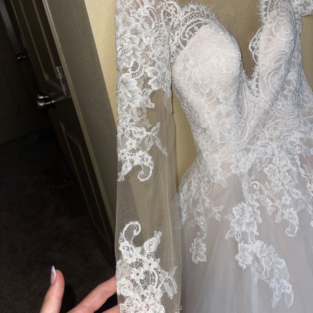 Wedding Dress - Picture 3 of 5